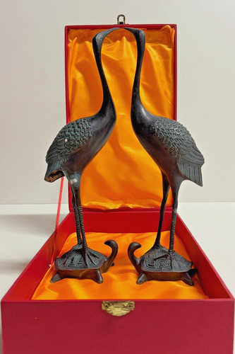 Antike bronze kraniche - kraniche, auf