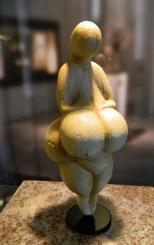 Venus von lespugue ca - lespugue,