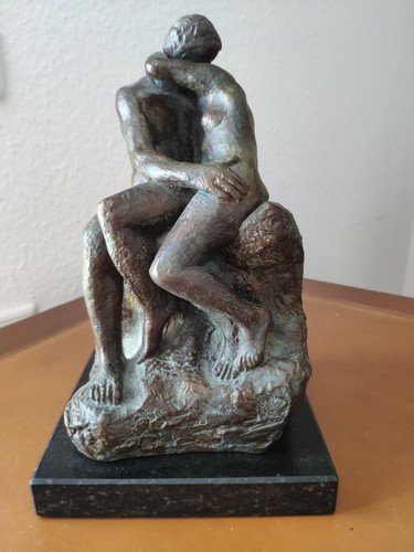 Bronzeskulptur der kuß - der,